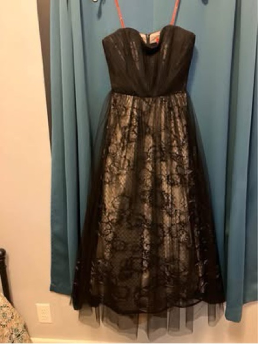 Monique Lhuillier Black Lace Strapless Gown